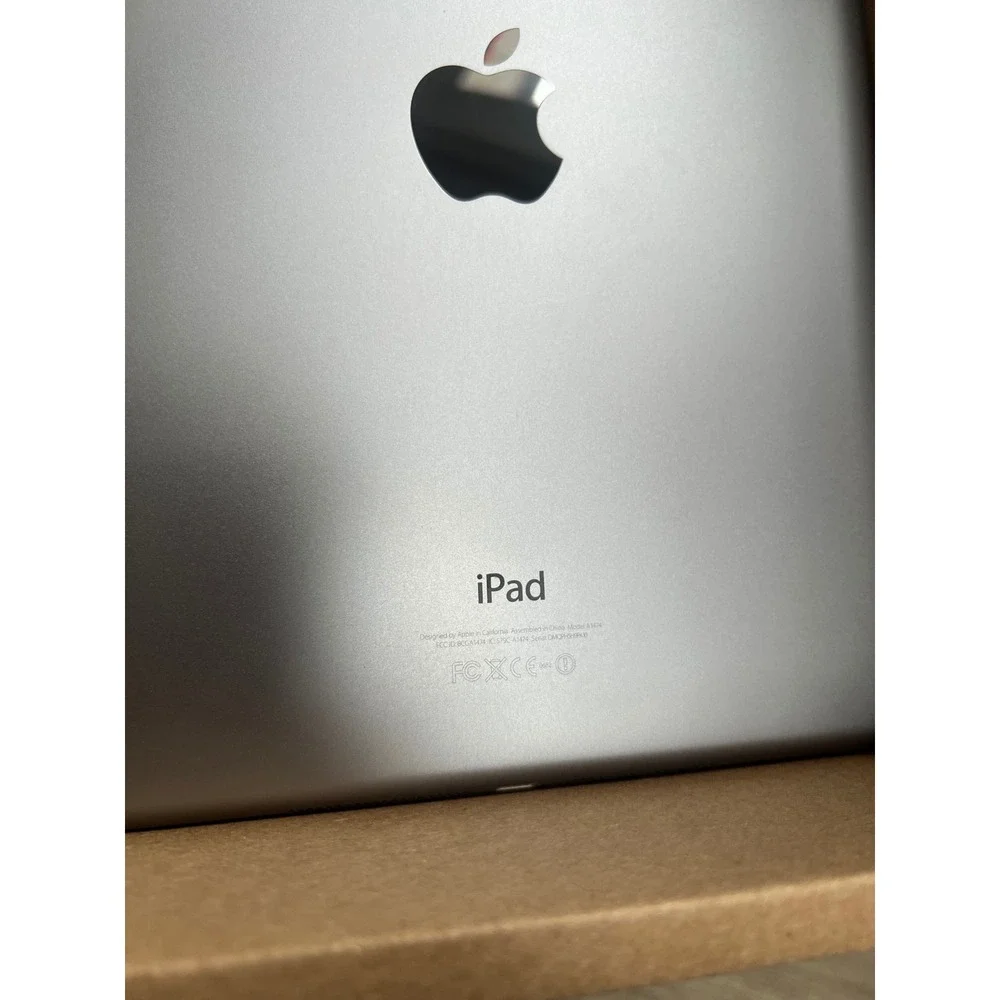 Apple IPad Air A1474 16GB WiFi 9.7